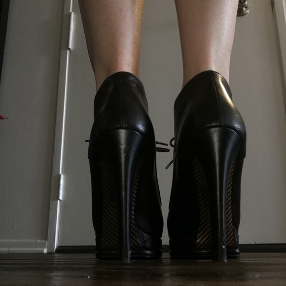 CHANEL Leather Ankle Booties - Picture 3 of 8